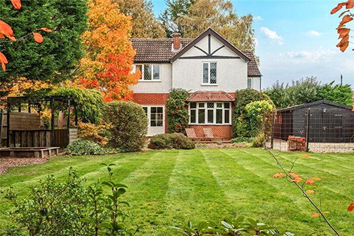 4 Bedroom Detached House For Sale In West End, Woking, Surrey, GU24
