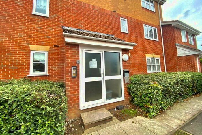 2 Bedroom Flat To Rent In Botham Drive, SL1