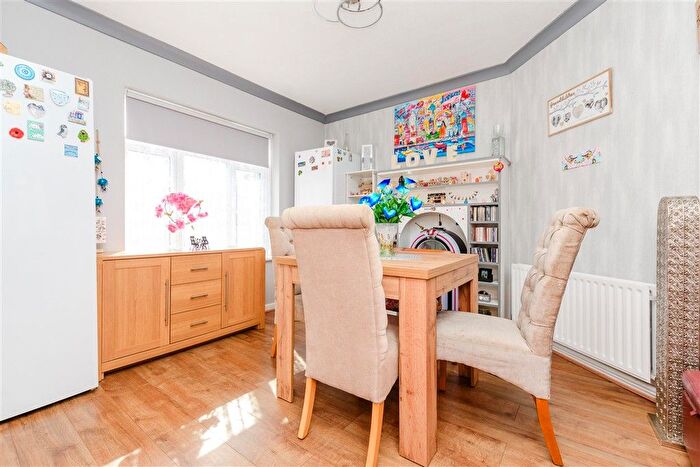 3 Bedroom End Of Terrace House For Sale In Buller Road, Chatham, Kent, ME4
