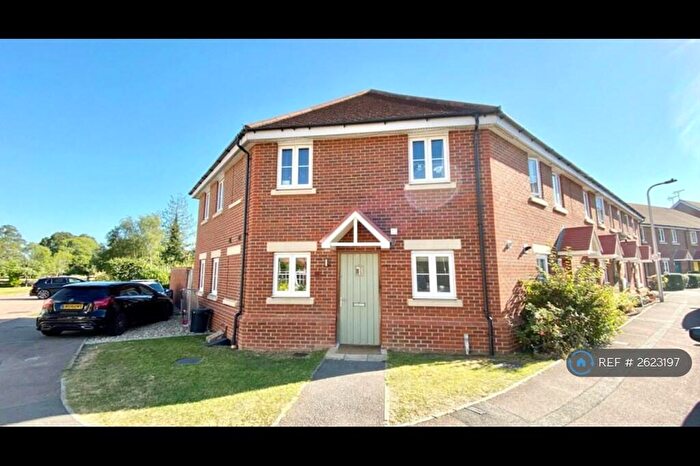 3 Bedroom End Of Terrace House To Rent In Wheatsheaf Close, Wokingham, RG41