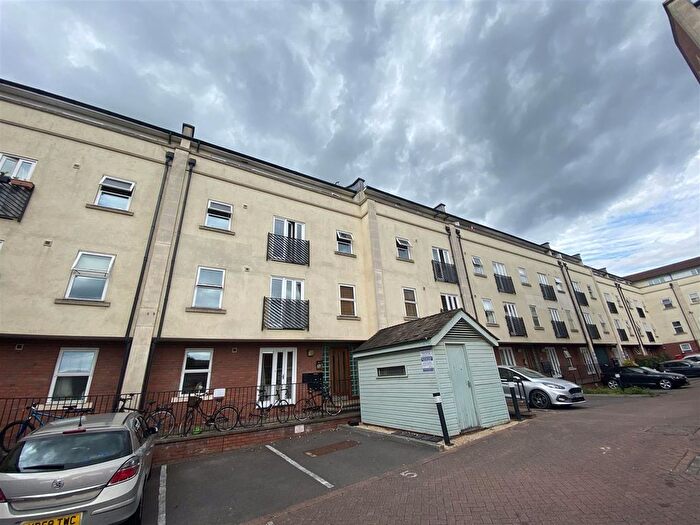 2 Bedroom Flat To Rent In B, Waterloo Road, Old Market, Bristol, BS2