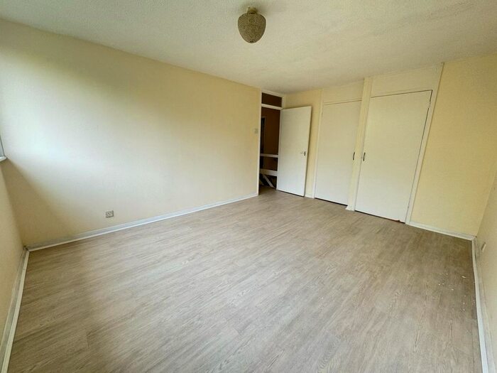 2 Bedroom Maisonette To Rent In Long Green, Chigwell, IG7