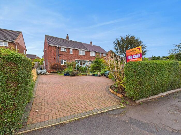 3 Bedroom Semi Detached House For Sale In Vernon Road, Towcester, NN12