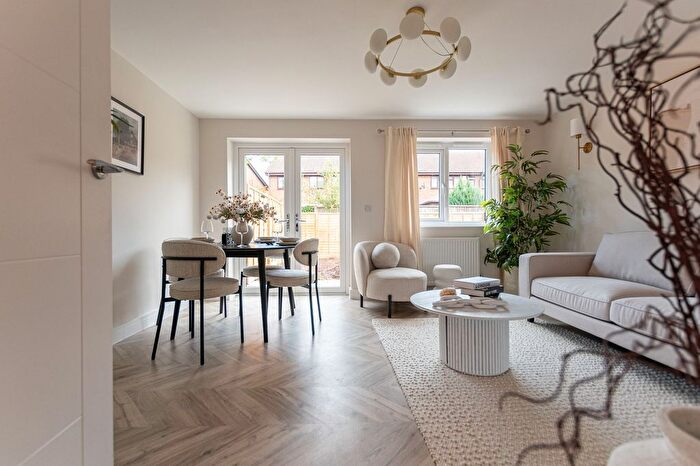 3 Bedroom Semi-Detached House For Sale In Siren Close, Birchwood, WA3 - Photo 12