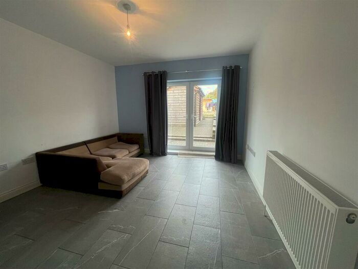 1 Bedroom Flat To Rent In London Road, Grays, RM20