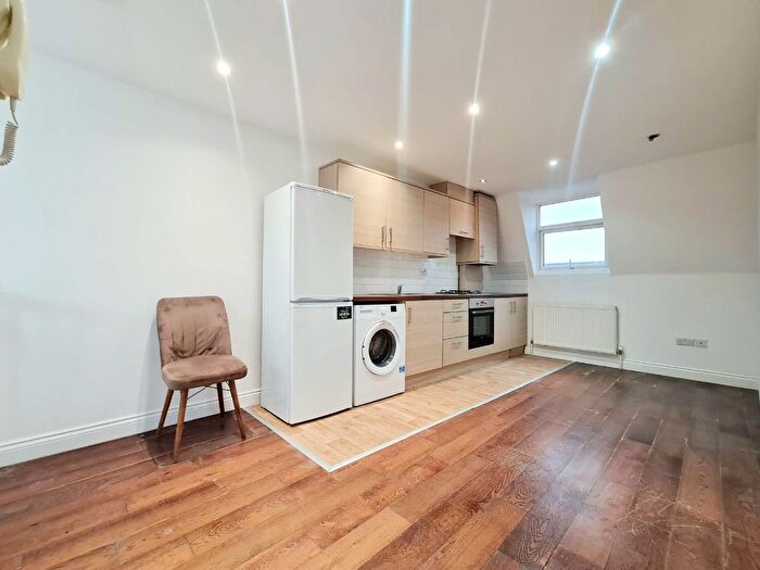 2 Bedroom Flat To Rent In High Road, Wood Green, N22
