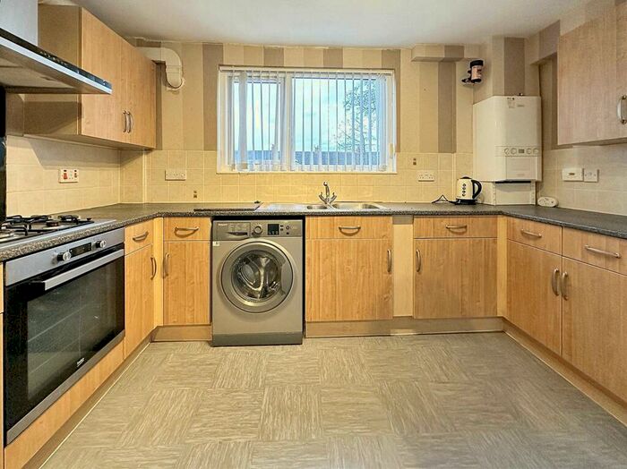 3 Bedroom Maisonette To Rent In Hedley Place, Wallsend, Tyne And Wear, NE28