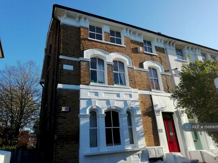 1 Bedroom Flat To Rent In Top Floor, Croydon, CR0