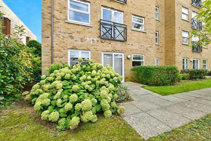 1 Bedroom Flat For Sale In Walsworth Road, Hitchin, SG4