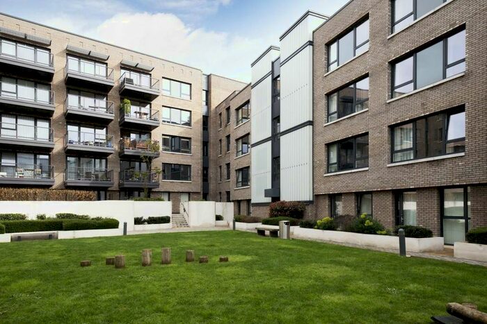 2 Bedroom Flat To Rent In Plough Way, London, SE16