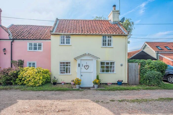 2 Bedroom Cottage To Rent In Hyde Park Corner, Sudbourne, Woodbridge, IP12