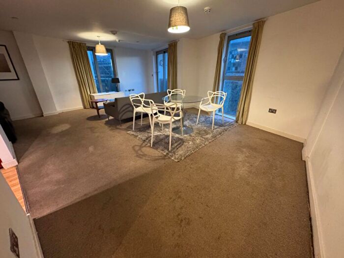 3 Bedroom Flat To Rent In Queens Road, Nottingham, Nottinghamshire, NG2