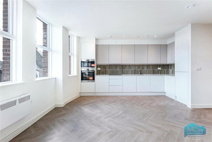 2 Bedroom Apartment To Rent In Ballards Lane, London, N3