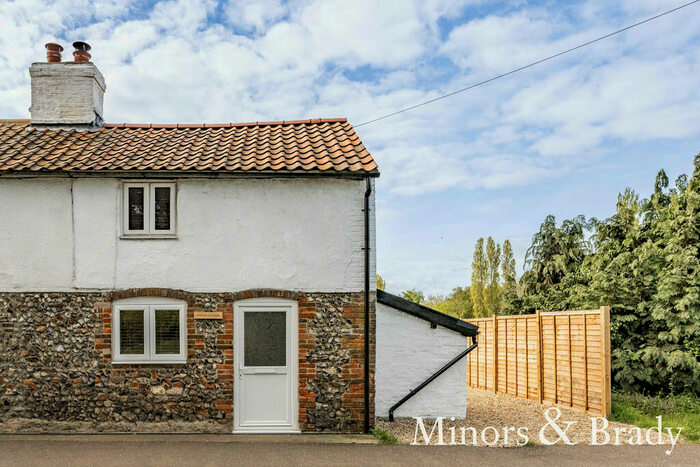 1 Bedroom Cottage For Sale In The Street, Billingford, Dereham, NR20