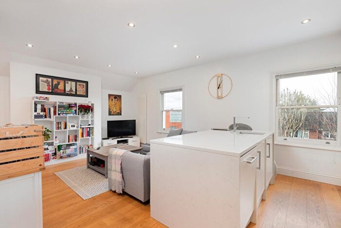 2 Bedroom Flat To Rent In Ridgway, London, SW19