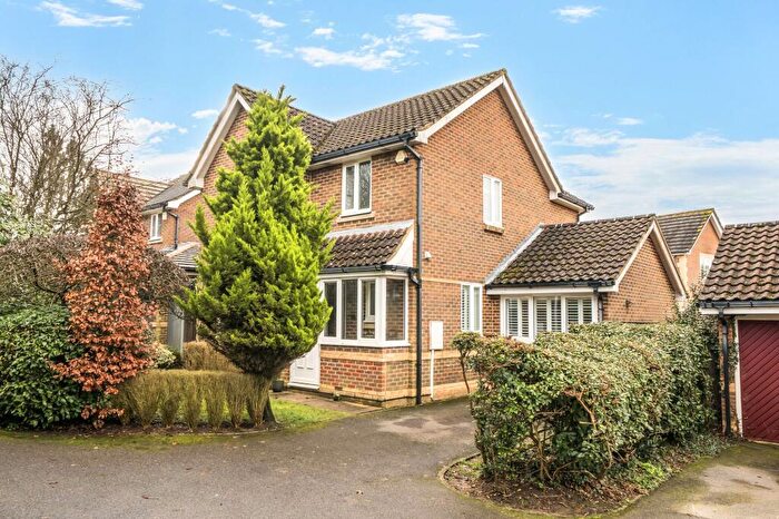 3 Bedroom Detached House For Sale In Pye Close, Caterham, CR3