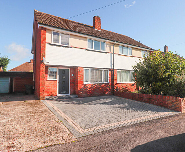 3 Bedroom Semi-Detached House To Rent In Mount Pleasant Road, Aldershot, GU12