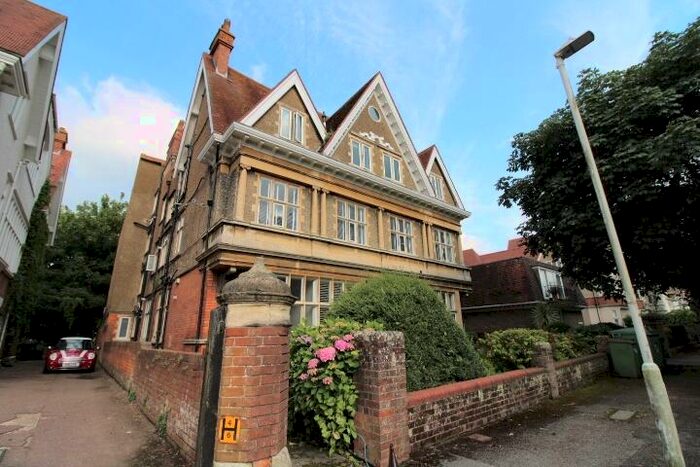 2 Bedroom Flat To Rent In Grimston Gardens, Folkestone, CT20