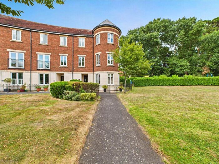2 Bedroom Apartment For Sale In Gras Lawn, Exeter, Devon, EX2