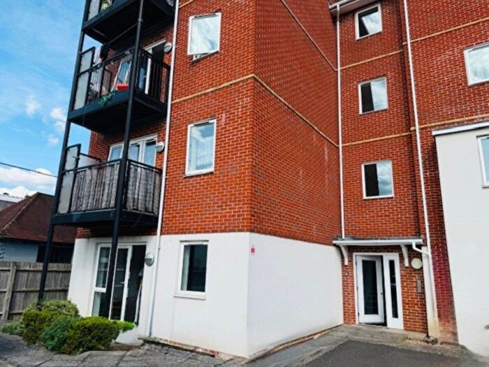 2 Bedroom Flat To Rent In Abercromby Avenue, High Wycombe, HP12