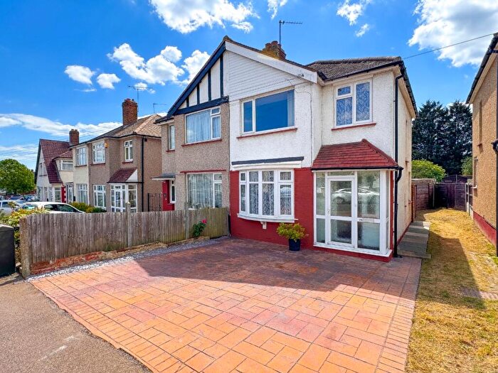 3 Bedroom Semi-Detached House For Sale In Warland Road, Plumstead, London, SE18