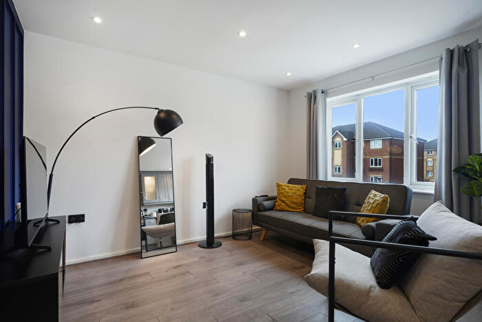 2 Bedroom Flat For Sale In Culpepper Close, N18