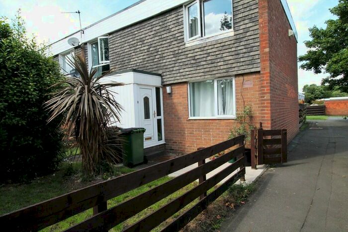 2 Bedroom Flat To Rent In Brackenway, Albany, Washington, NE37