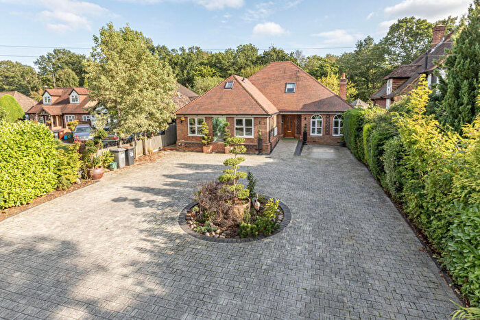 6 Bedroom Detached House For Sale In Lyne, Surrey, KT16