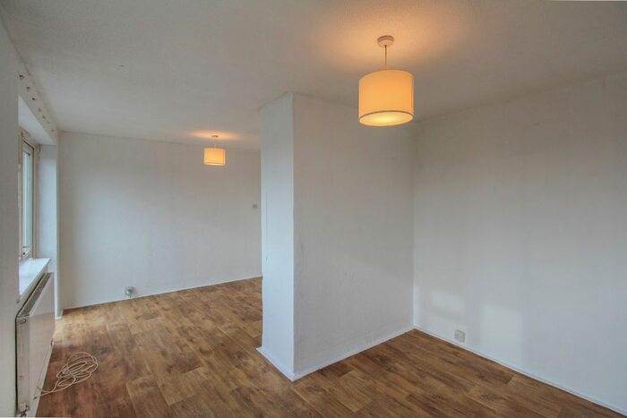 3 Bedroom Flat To Rent In Keir Hardie House, London NW10