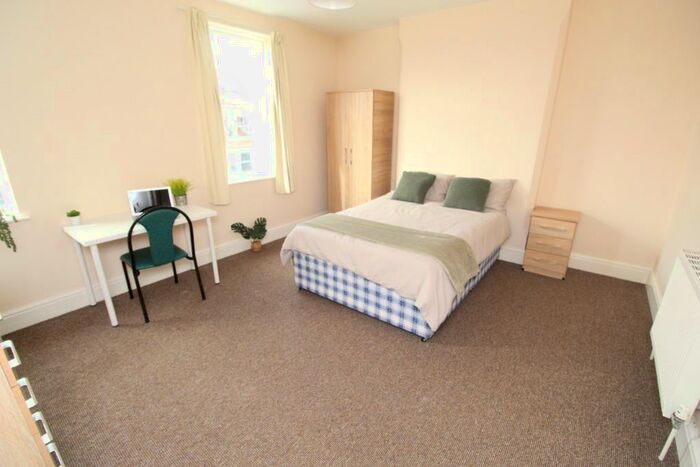 4 Bedroom Semi-Detached House To Rent In Trent Boulevard, West Bridgford, NG2