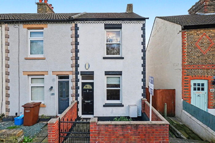 2 Bedroom End Of Terrace House For Sale In Kent Road, Halling, Rochester, ME2