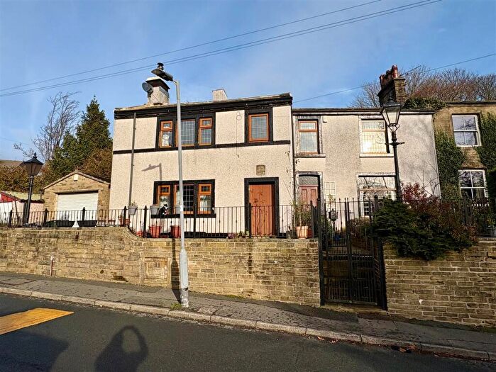 3 Bedroom Semi-Detached House For Sale In West Lane, Thornton, Bradford, BD13