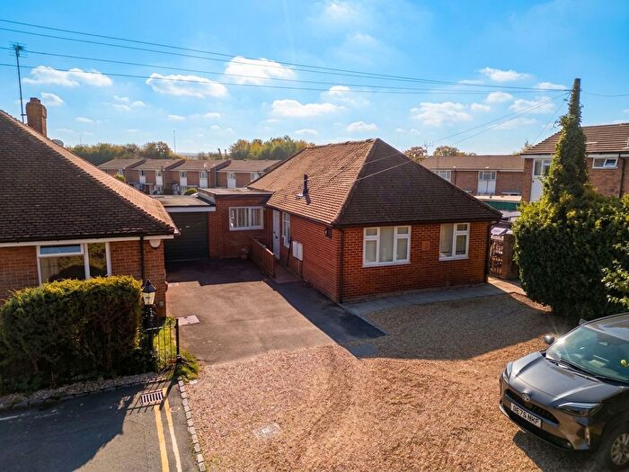 2 Bedroom Detached Bungalow For Sale In Park Terrace, Thame, OX9
