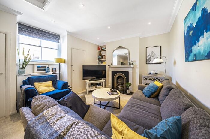 2 Bedroom Flat To Rent In Balham Hill, Balham, London, SW12