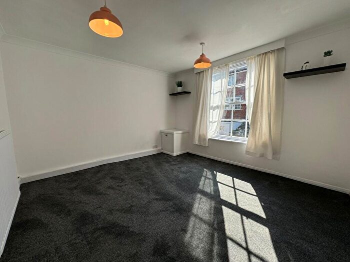 1 Bedroom Flat To Rent In High Street, Milton Regis, Sittingbourne, ME10