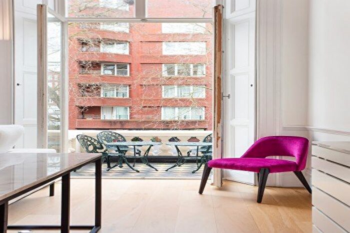 3 Bedroom Flat To Rent In Palace Gate, London, W8
