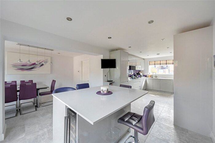 4 Bedroom Detached House For Sale In Muirfield Road, Goldsworth Park, Woking, Surrey, GU21