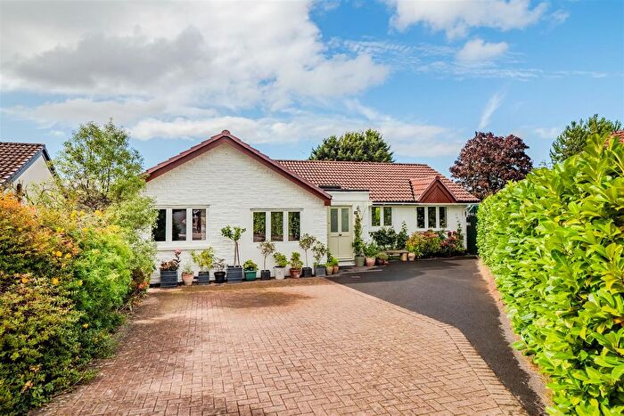 4 Bedroom Detached Bungalow For Sale In Jubilee Drive, Failand, Bristol, BS8