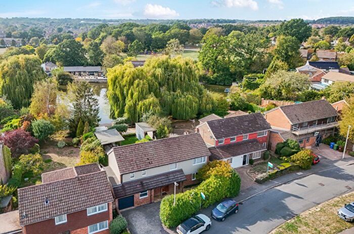 4 Bedroom Detached House For Sale In Lakeside, Bracknell, Berkshire, RG42