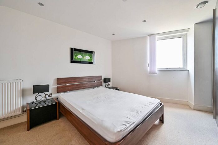 2 Bedroom Flat To Rent In Dowells Street, Greenwich, London, SE10