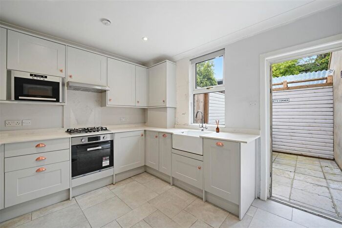 3 Bedroom Flat To Rent In Churchfield Road, London, W3