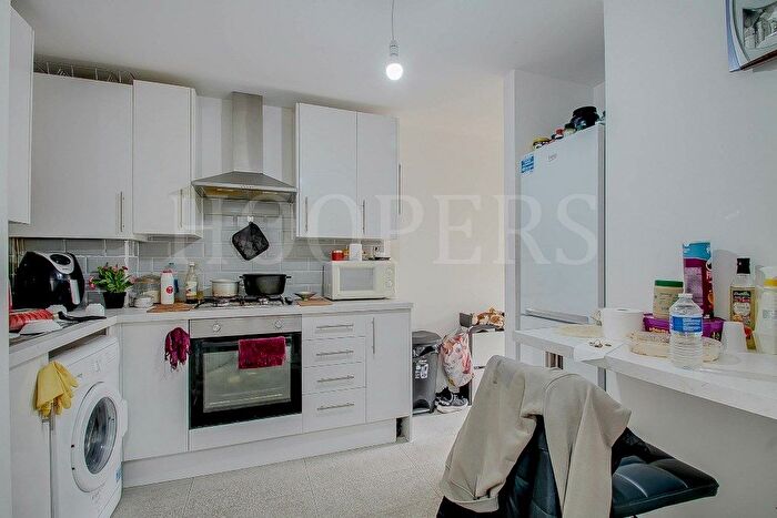 1 Bedroom Flat For Sale In Mascotts Close, London, NW2