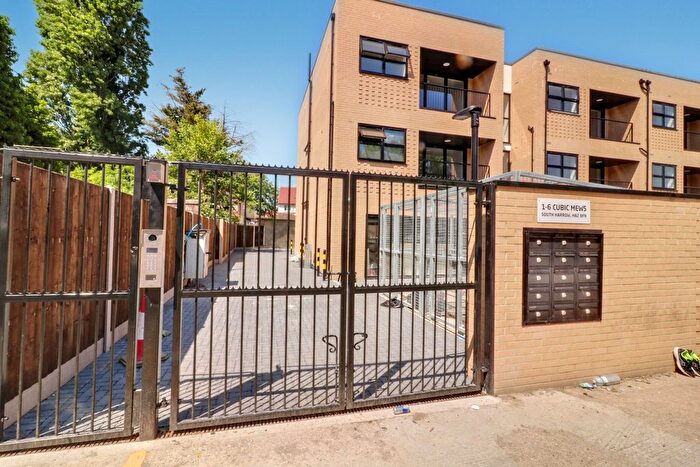 2 Bedroom Flat To Rent In Flat, Cubic Mews, South Harrow, HA2