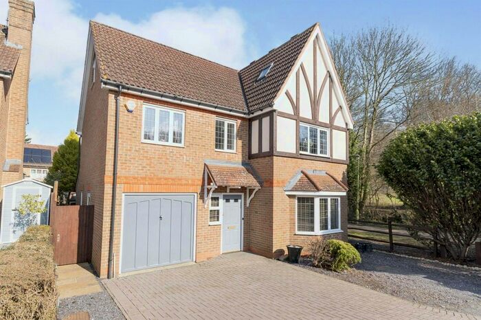 5 Bedroom Detached House For Sale In Mount Keen, Stevenage, SG1