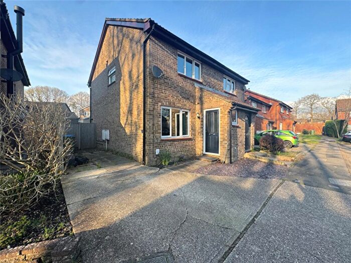 2 Bedroom Semi Detached House For Sale In The Glade, Fareham, Hampshire, PO15