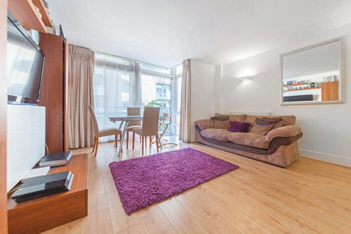 2 Bedroom Flat To Rent In Lowry House, Canary Wharf, London, E14
