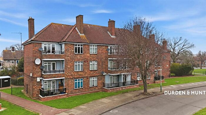 1 Bedroom Flat For Sale In Kingsbridge Circus, Harold Hill, RM3