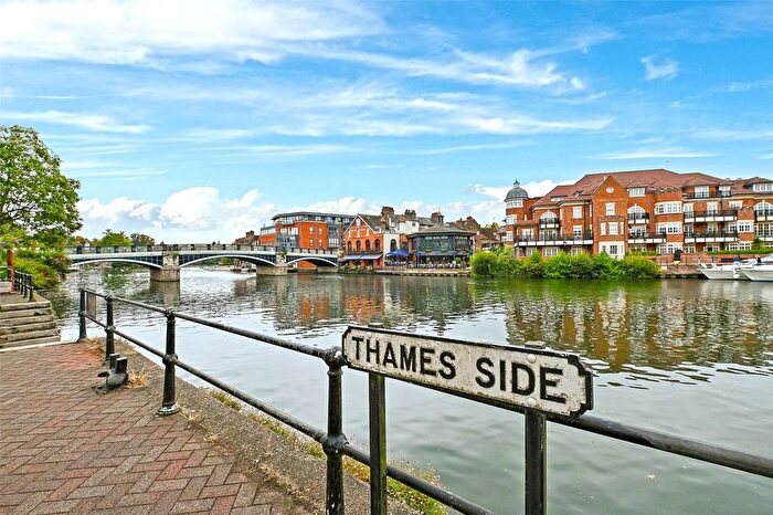 2 Bedroom Flat For Sale In Riverside Walk, Windsor, Berkshire, SL4