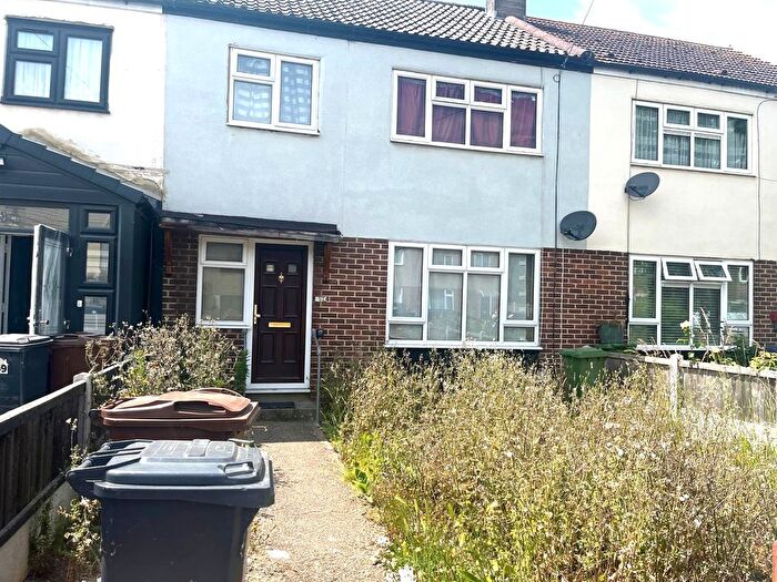 3 Bedroom Terraced House To Rent In Bradfield Drive, Barking, IG11