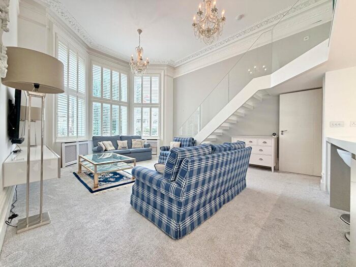 3 Bedroom Flat To Rent In Eaton Gardens, Hove, BN3